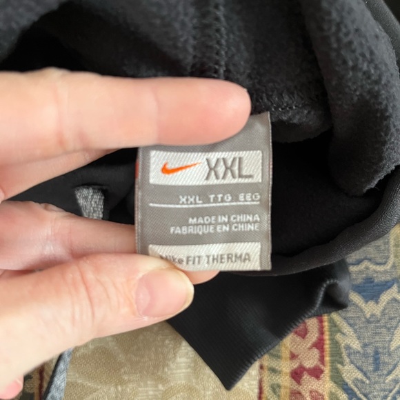 Nike Fit black hoodie with front pockets - Picture 3 of 8